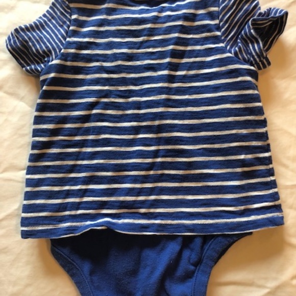 Gap T-Shirt One Piece Body Suit Size 6-12month - Picture 3 of 3